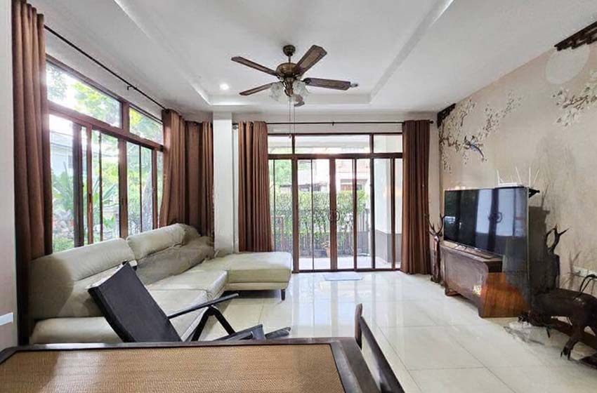 House with Shared Pool in Bangnatrad 